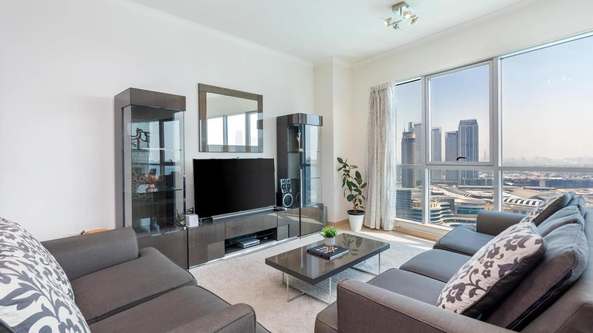 Incredible Fountain Views 2. 5 Bedroom Burj Residences Dubai United Arab Emirates