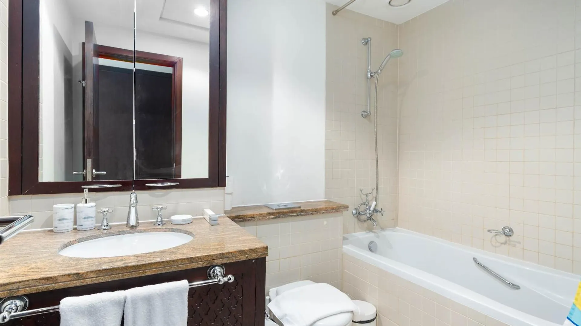 Apartment Incredible Fountain Views 2. 5 Bedroom Burj Residences Dubai